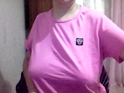 Snapshot of AnaXBerry chatting on October 2025 06:50:02 PM AnaXBerry online show from October 2025 06:50:02 PM