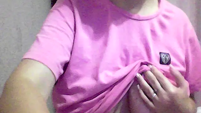 Snapshot of AnaXBerry chatting on October 2025 06:28:02 PM AnaXBerry online show from October 2025 06:28:02 PM