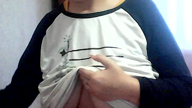 Snapshot of AnaXBerry chatting on October 2025 06:36:01 AM AnaXBerry online show from October 2025 06:36:01 AM