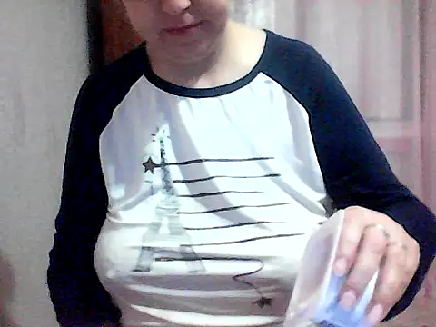 Snapshot of AnaXBerry chatting on November 2025 06:10:01 PM AnaXBerry online show from November 2025 06:10:01 PM