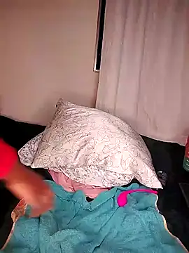 Snapshot of Bella_kiki chatting on January 2025 08:46:02 PM Bella kiki online show from January 2025 08:46:02 PM