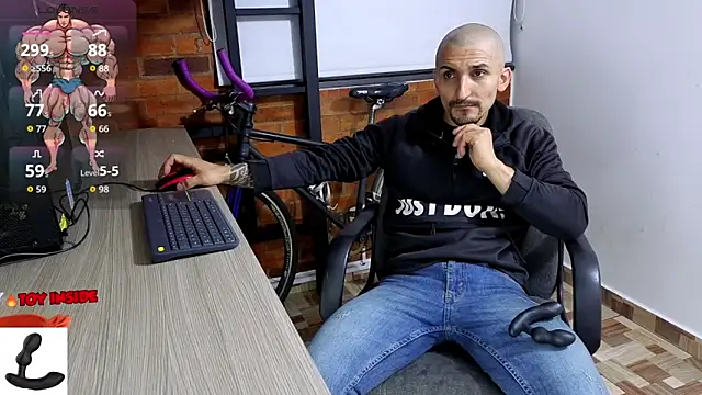 Marck Muscle online show from November 2025 02:58:01 AM