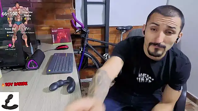 Snapshot of Marck_Muscle chatting on March 2026 02:59:02 AM Marck Muscle online show from March 2026 02:59:02 AM