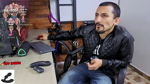 Snapshot of Marck_Muscle chatting on March 2026 03:43:02 AM Marck Muscle online show from March 2026 03:43:02 AM