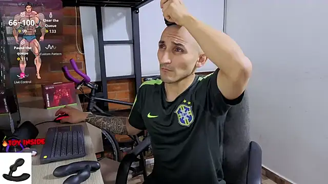 Snapshot of Marck_Muscle chatting on April 2026 03:59:01 AM Marck Muscle online show from April 2026 03:59:01 AM