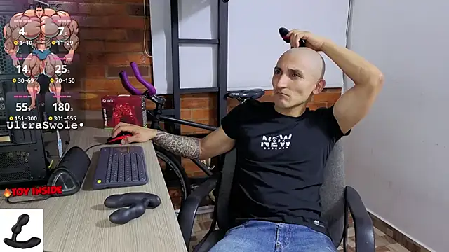 Snapshot of Marck_Muscle chatting on April 2026 03:05:01 AM Marck Muscle online show from April 2026 03:05:01 AM