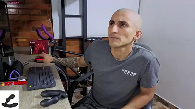 Snapshot of Marck_Muscle chatting on April 2026 02:20:02 AM Marck Muscle online show from April 2026 02:20:02 AM