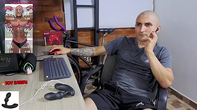 Snapshot of Marck_Muscle chatting on April 2026 12:11:02 AM Marck Muscle online show from April 2026 12:11:02 AM