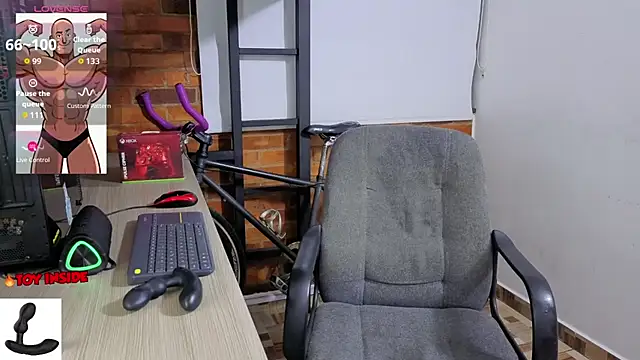 Snapshot of Marck_Muscle chatting on April 2026 01:38:02 AM Marck Muscle online show from April 2026 01:38:02 AM