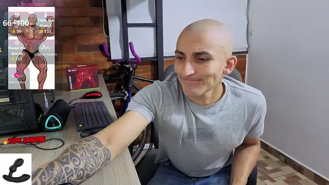 Snapshot of Marck_Muscle chatting on April 2026 12:26:02 AM Marck Muscle online show from April 2026 12:26:02 AM