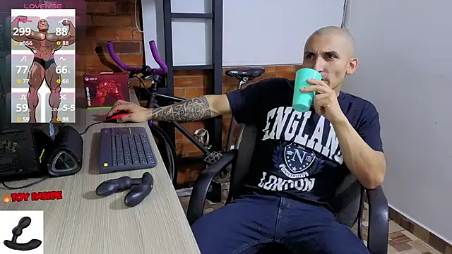 Snapshot of Marck_Muscle chatting on April 2026 04:06:02 AM Marck Muscle online show from April 2026 04:06:02 AM