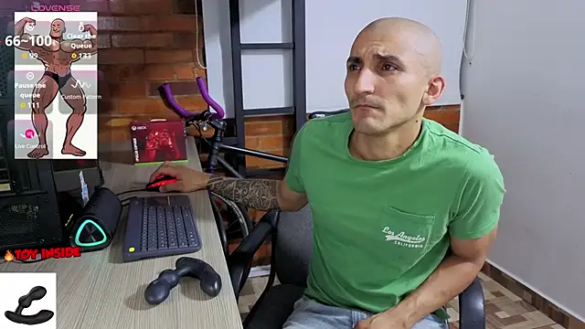 Snapshot of Marck_Muscle chatting on April 2026 01:33:01 AM Marck Muscle online show from April 2026 01:33:01 AM