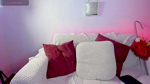 Snapshot of Buttyy_Cherry chatting on December 2025 08:04:02 PM Buttyy Cherry online show from December 2025 08:04:02 PM