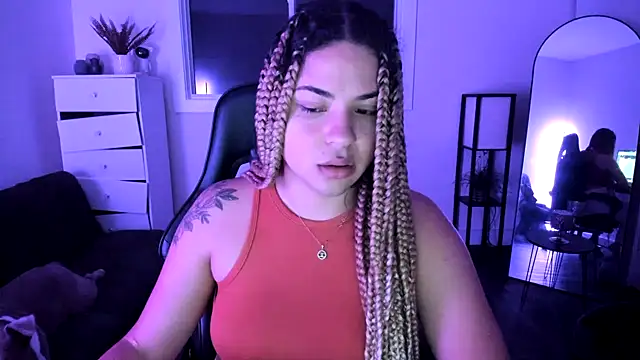 MelSaunders online show from November 2025 12:02:01 AM