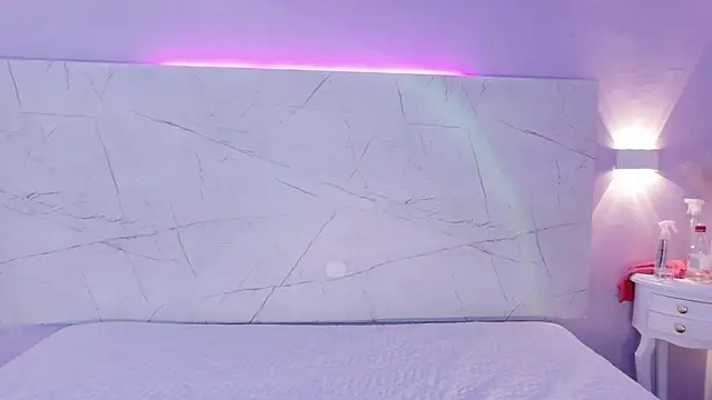 AbrilBrent online show from October 2025 06:21:01 PM