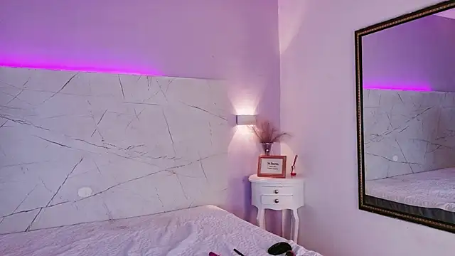 AbrilBrent online show from February 2026 08:01:01 PM