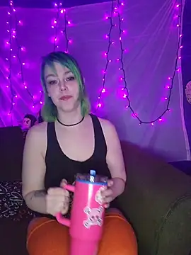 EverlyEster online show from May 2026 03:24:01 AM