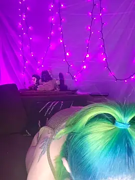 EverlyEster online show from May 2026 03:47:01 AM
