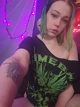 EverlyEster online show from August 2026 06:06:02 PM