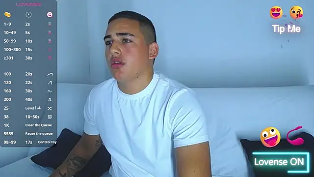 Latino Junge online show from January 2025 01:35:01 PM