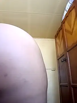 Snapshot of ThaBundaa chatting on October 2025 11:43:01 AM ThaBundaa online show from October 2025 11:43:01 AM