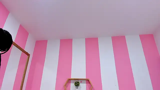 ISABELLA 020 online show from October 2025 12:47:01 PM