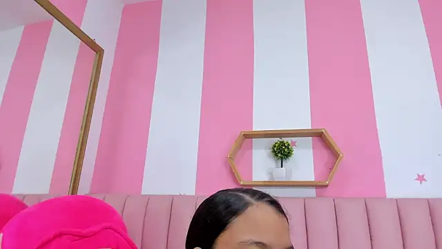 ISABELLA 020 online show from December 2025 12:47:02 PM