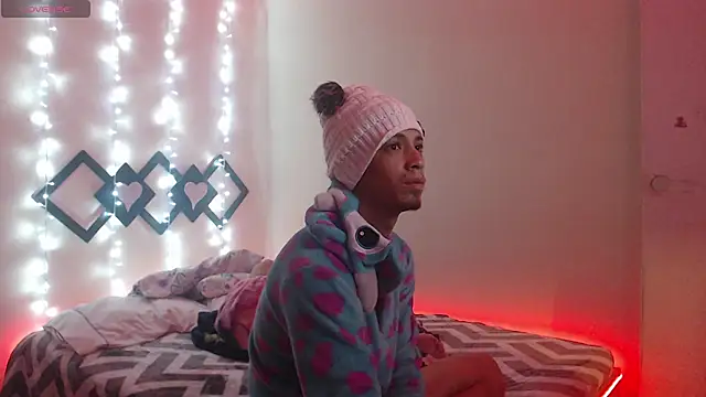 Snapshot of TOM_NATASHA chatting on January 2025 12:31:01 AM TOM NATASHA online show from January 2025 12:31:01 AM