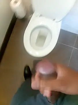 Snapshot of Luce1997 chatting on November 2025 12:26:01 PM Luce1997 online show from November 2025 12:26:01 PM