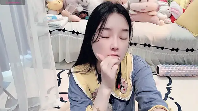 AKiKi711 online show from April 2026 04:50:01 AM