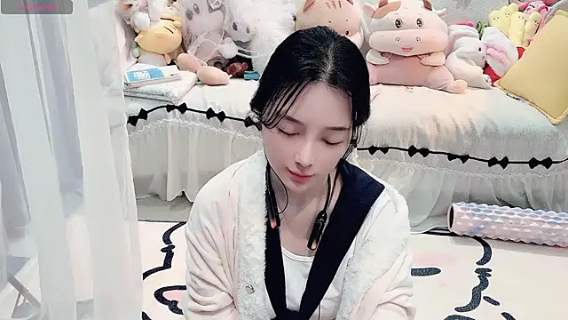 AKiKi711 online show from April 2026 04:56:02 PM