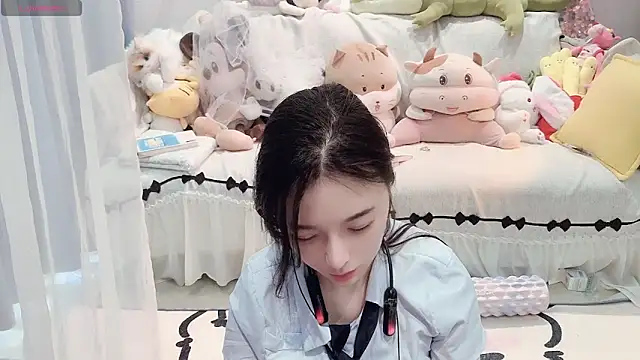 AKiKi711 online show from May 2026 05:01:02 AM