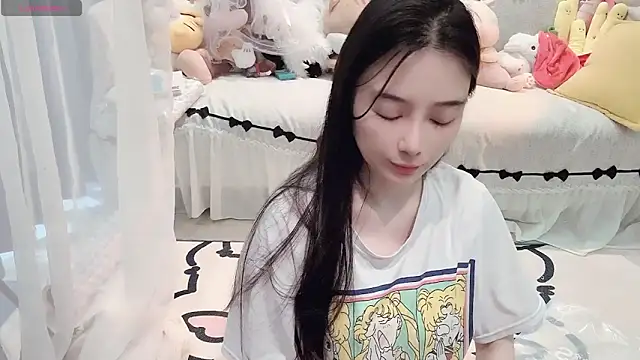 AKiKi711 online show from May 2026 04:41:01 AM