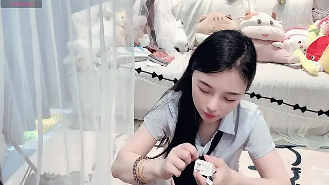 AKiKi711 online show from May 2026 05:04:02 AM