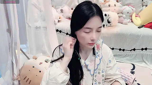 AKiKi711 online show from June 2026 04:47:01 AM