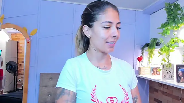 Snapshot of Georgina-coule chatting on September 2025 03:24:02 PM Georgina-coule online show from September 2025 03:24:02 PM