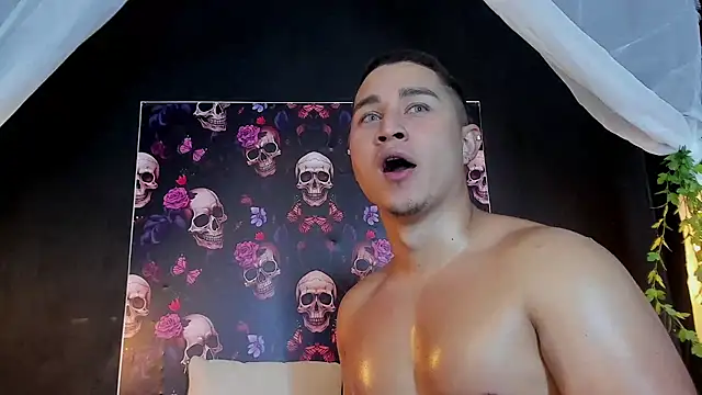 Snapshot of francesco_evan chatting on December 2024 02:11:01 PM francesco evan online show from December 2024 02:11:01 PM