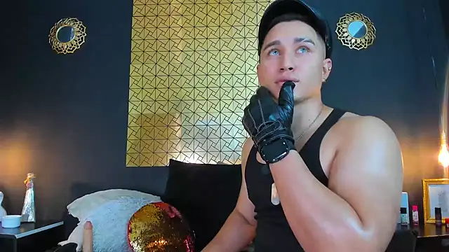 Snapshot of francesco_evan chatting on December 2024 08:47:02 PM francesco evan online show from December 2024 08:47:02 PM