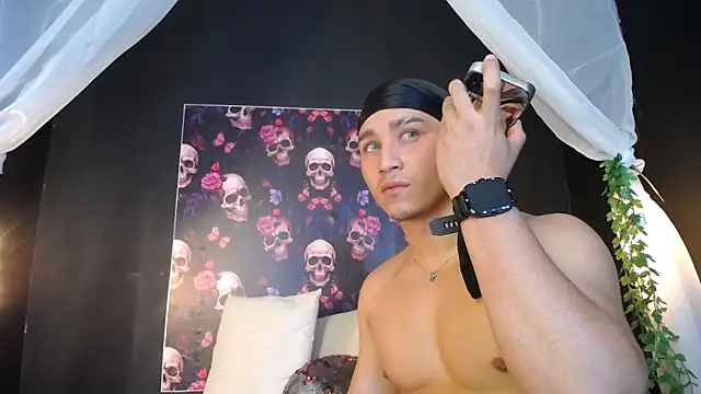 Snapshot of francesco_evan chatting on January 2025 02:45:01 PM francesco evan online show from January 2025 02:45:01 PM