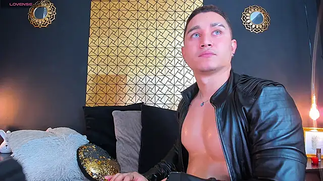 Snapshot of francesco_evan chatting on February 2025 09:04:01 PM francesco evan online show from February 2025 09:04:01 PM