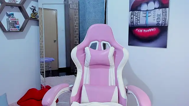 Snapshot of SharonSander chatting on February 2026 01:10:02 AM SharonSander online show from February 2026 01:10:02 AM
