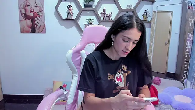 Snapshot of SharonSander chatting on May 2026 12:27:02 AM SharonSander online show from May 2026 12:27:02 AM
