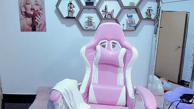 SharonSander online show from June 2026 11:00:01 PM