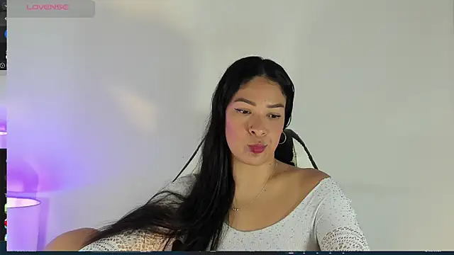 bella hadid1  online show from March 2025 01:38:02 PM