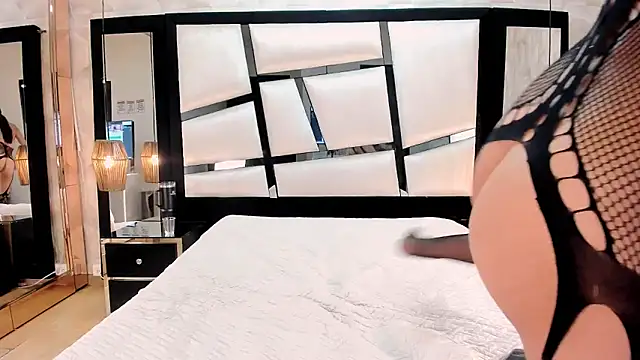 Snapshot of LiaObrien chatting on November 2025 09:14:02 PM LiaObrien online show from November 2025 09:14:02 PM