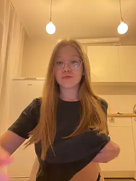 Eva Weyne online show from October 2025 08:30:02 PM