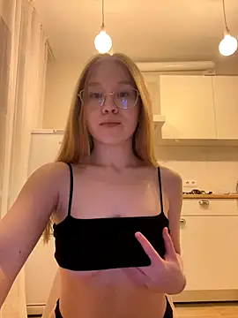 Eva Weyne online show from November 2025 07:19:01 PM