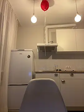 Eva Weyne online show from April 2026 09:30:02 PM