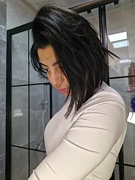 Snapshot of Esmertarcinim chatting on November 2025 11:43:02 AM Esmertarcinim online show from November 2025 11:43:02 AM