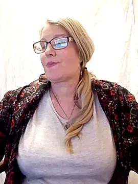 irinamaux online show from February 2025 01:25:01 PM